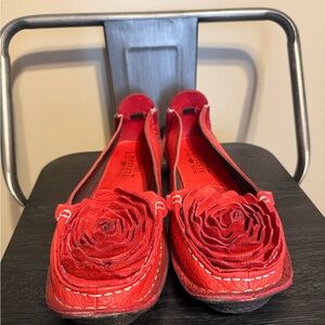 L’Artiste by Spring Step Red Leather Rosette Flower Flats EU 41 Deza 9.5/10 US